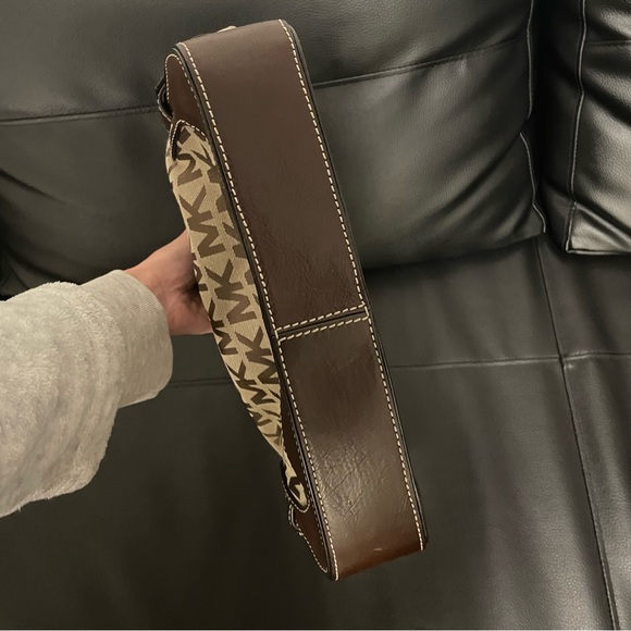 Michael Kors y2k monogram print brown and tan canvas shoulder bag - Picture 6 of 6